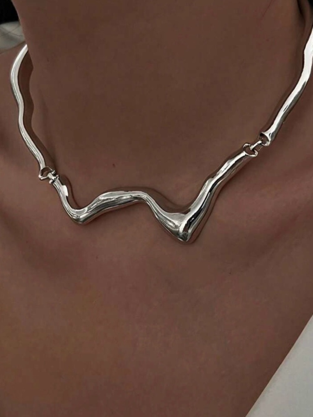 Silver Sculpted V-Shaped Choker Necklace - Women Jewelry - Picture 2 of 4